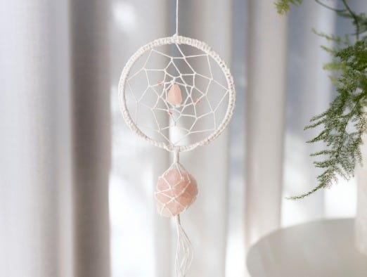 Dromenvanger gemaakt van macrame