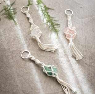 Collagefoto - Macrame-sleutelhangers