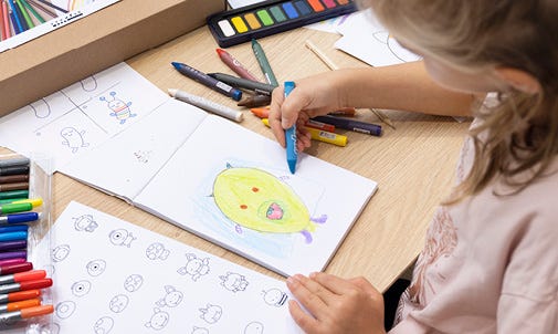 Inspiratiebeeld voor ons ideeënuniversum met verf en borden