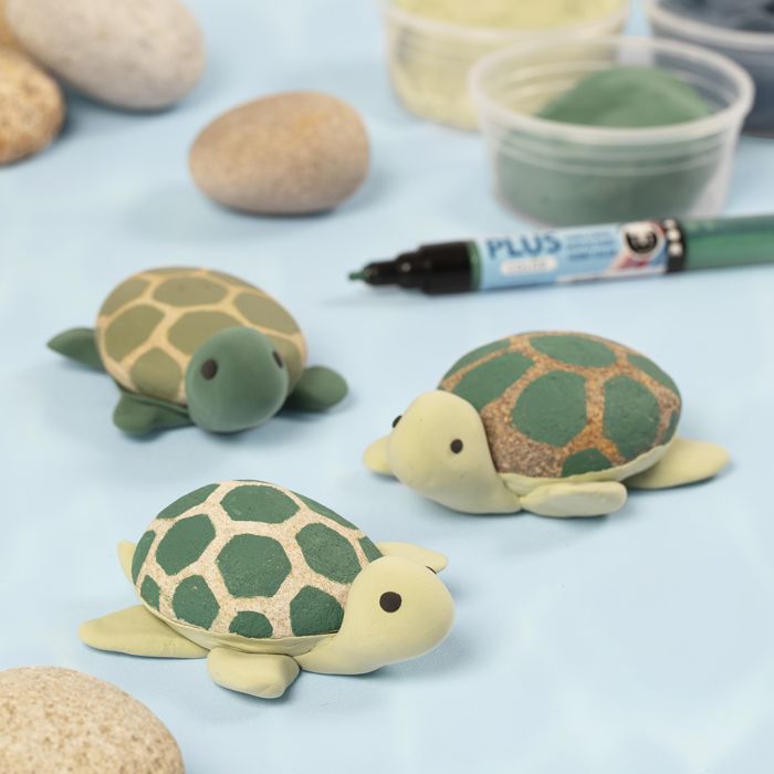 Schildpadden geverfd op stenen met Plus Color markers en Silk Clay®