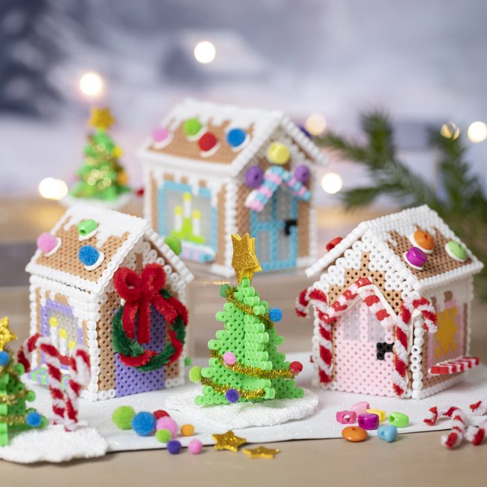 Charmant kerststadje van strijkkralen