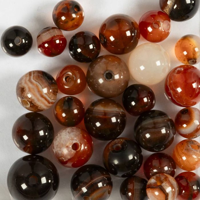 Kralen van agaat, d 6+8+10 mm, gatgrootte 0,9-1 mm, donkerbruin, 28 stuk/ 1 doos