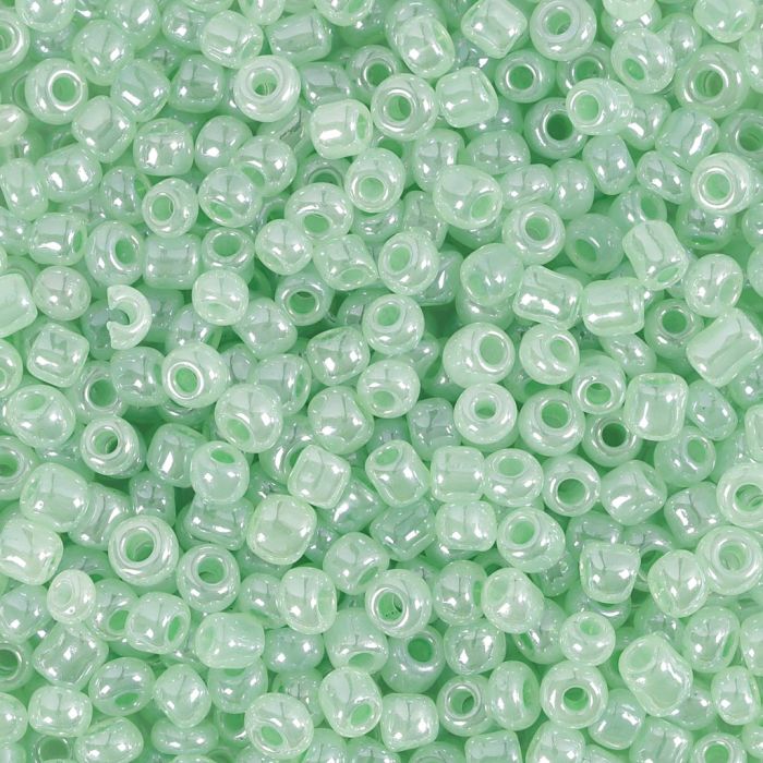 Rocailles, d 3 mm, afm 8/0, gatgrootte 0,6-1,0 mm, lichtgroen, 25 gr/ 1 doos