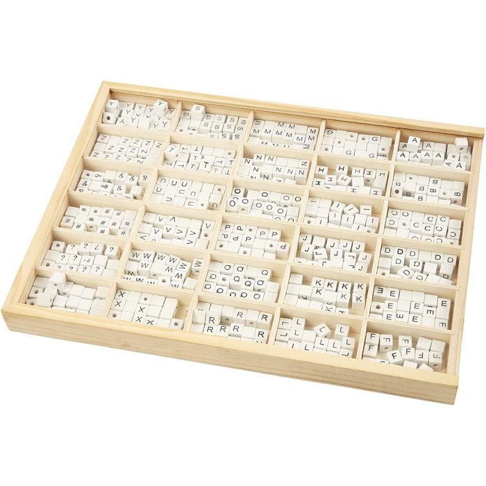 Letterkralen, A-Z, &,#,? en blanco, afm 8x8 mm, gatgrootte 3 mm, wit, 750 div/ 1 doos