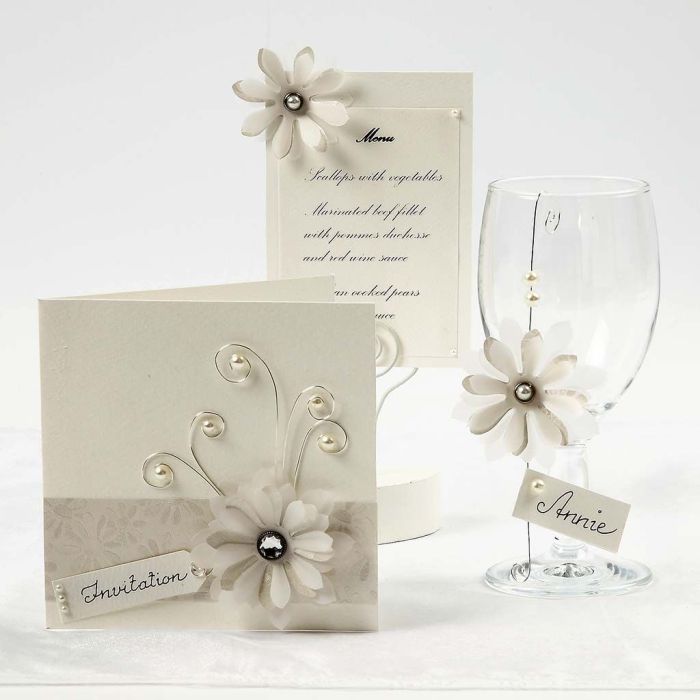 Crèmekleurige kaarten met vellum bloemen