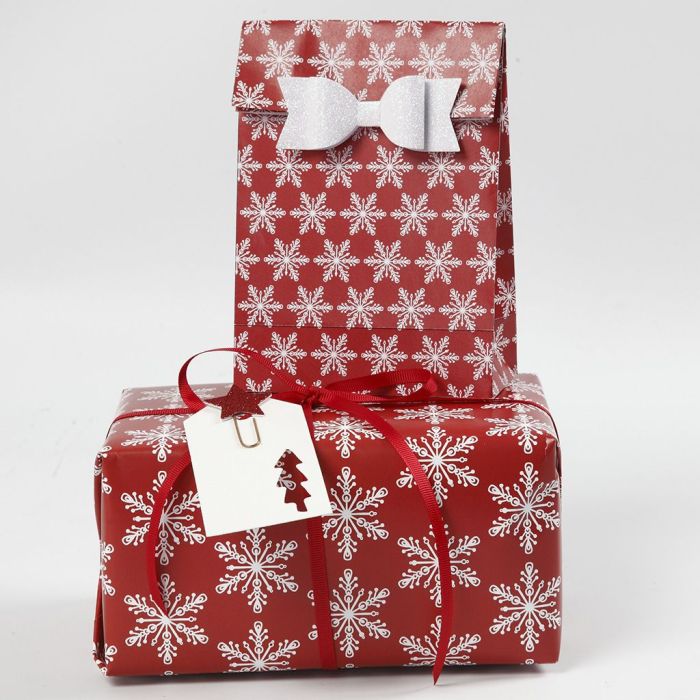 Cadeau's inpakken met decoraties en papier van Vivi Gade Design