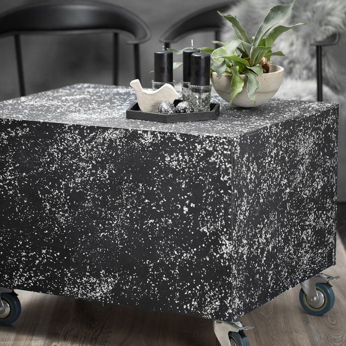 Een palletpodium met een terrazzo look