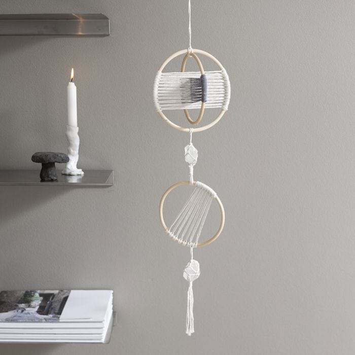Macramé mobiel met bergkristallen