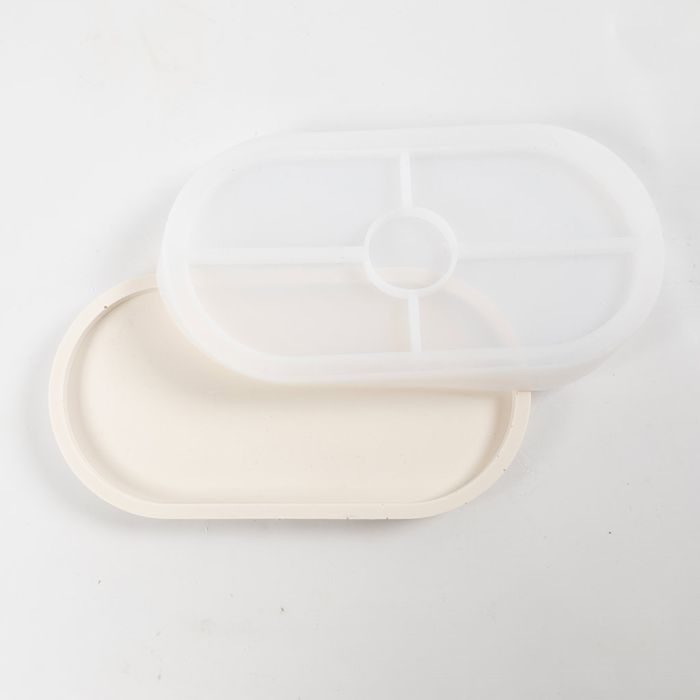 Zo maakt u witte gietstukken door hars gieten