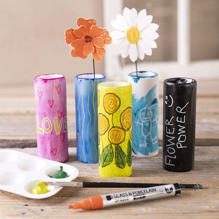 Terracotta vazen met bloemen die voor altijd meegaan