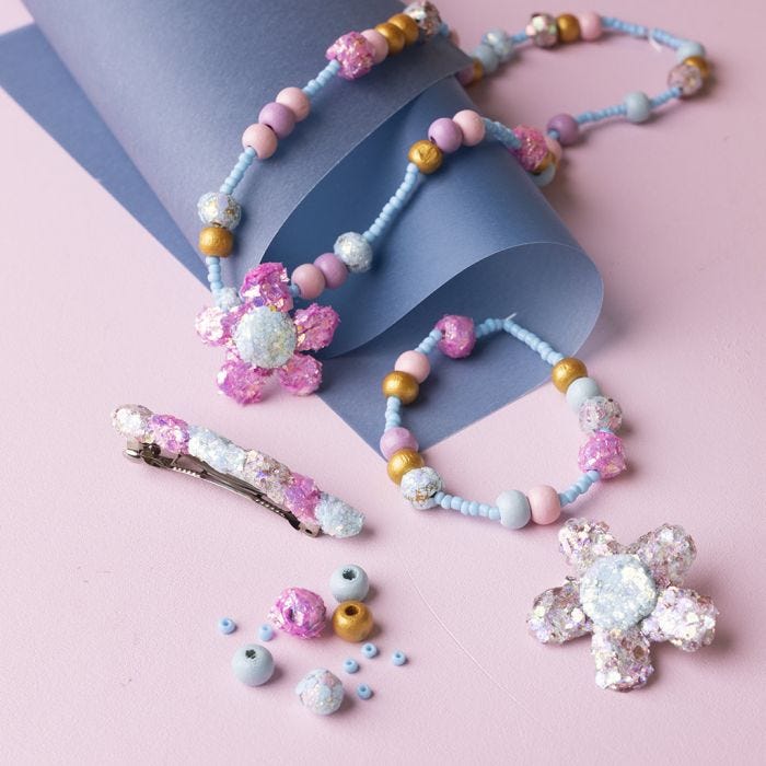 Kindersieraden met kralen en glitter clay