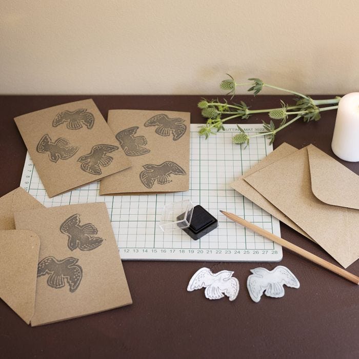 Stempel prints op kaarten en dozen