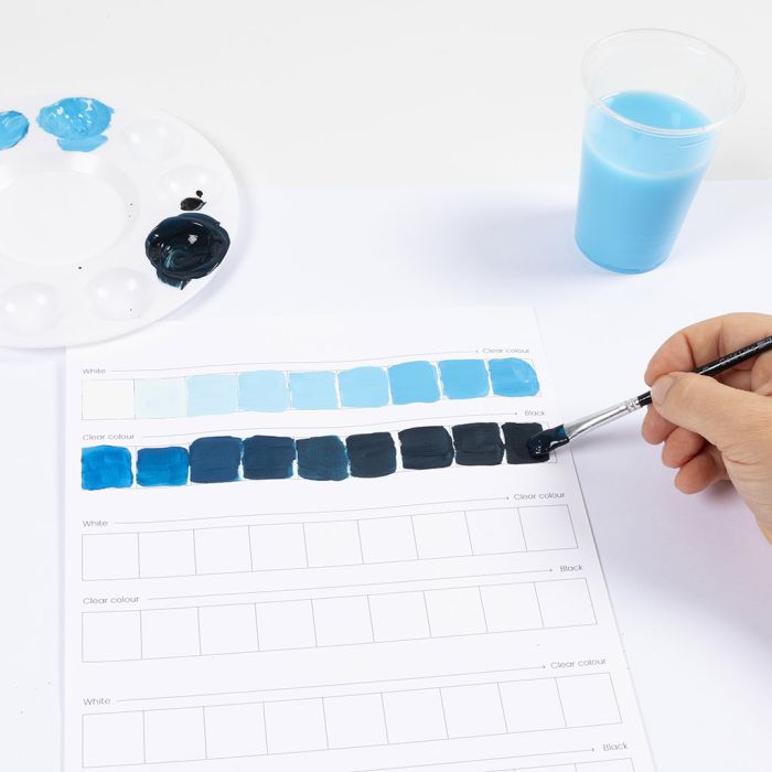 Hoe je zwart en wit gebruikt om de kleur van gouachekleuren te veranderen