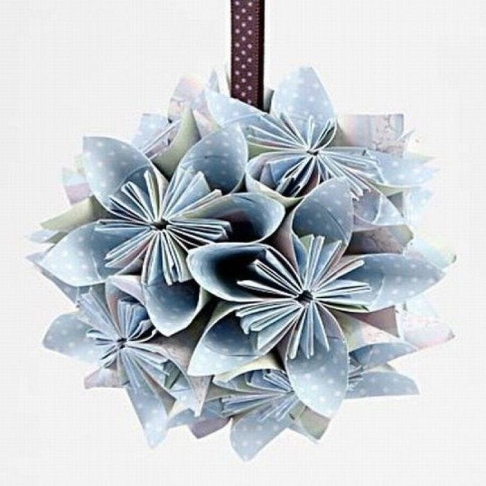Bloemenbal gevouwen van papier