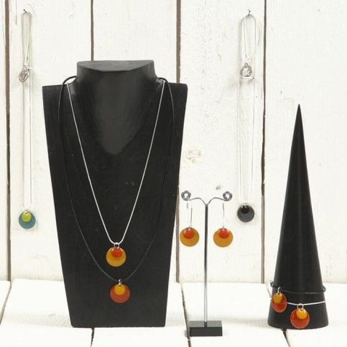 Ketting en oorbellen met hangers