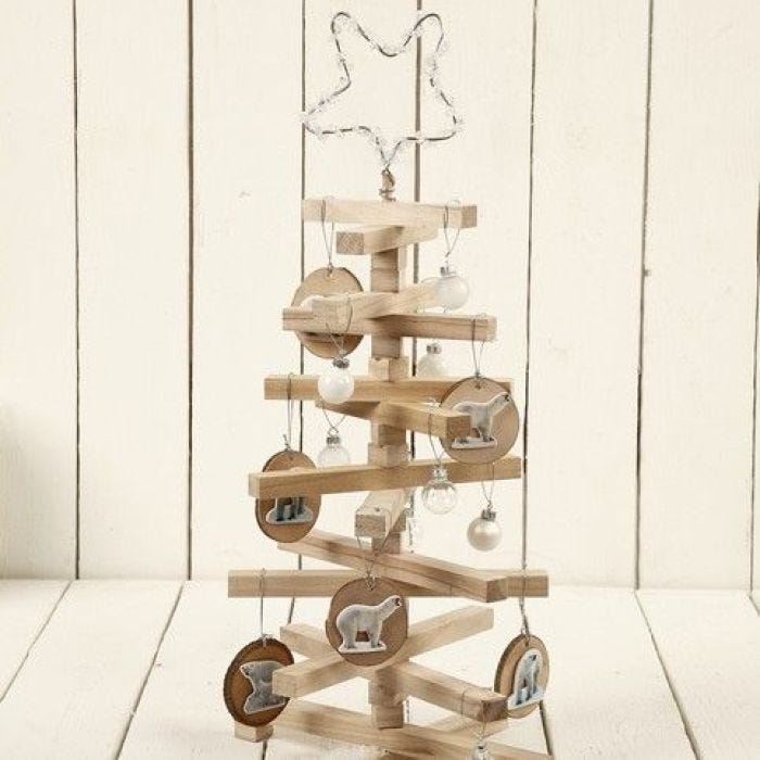 Kerstboom met houten stokjes