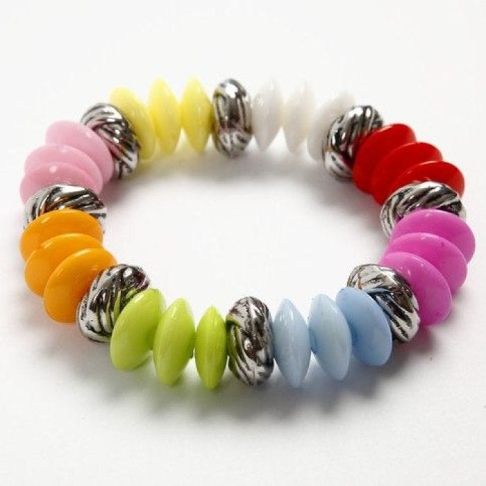 Armband met plastic kralen