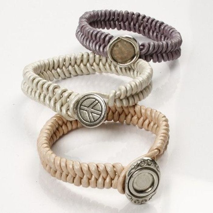 Leren armband met fashion charm knoopsluiting