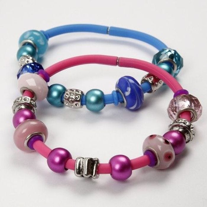 Silicone armbanden met glaskralen
