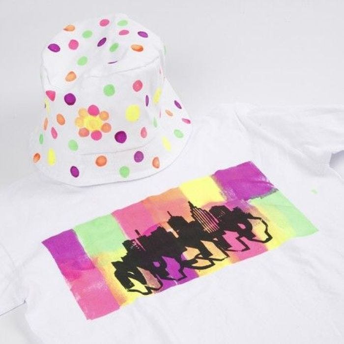 Een T-shirt gedecoreerd met Neon Textil Color