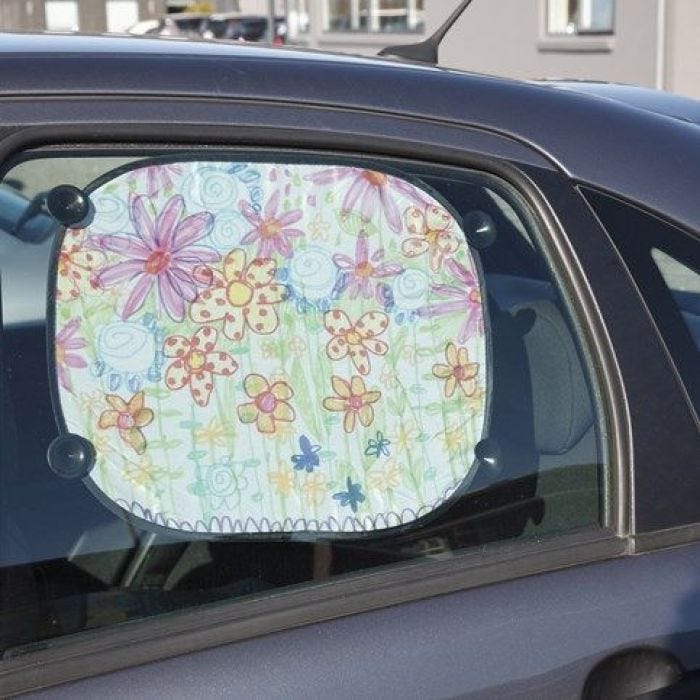 Zonneschermen gedecoreerd met een veld van bloemen