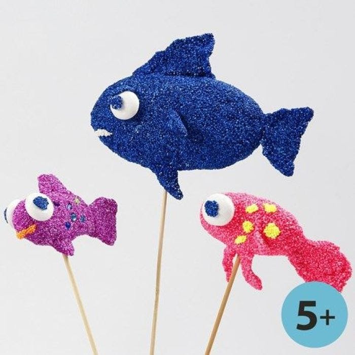 Vissen van Foam Clay op een stok