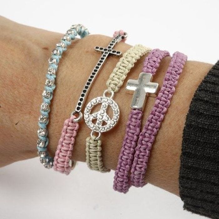 Macramé armband met metalen kraal