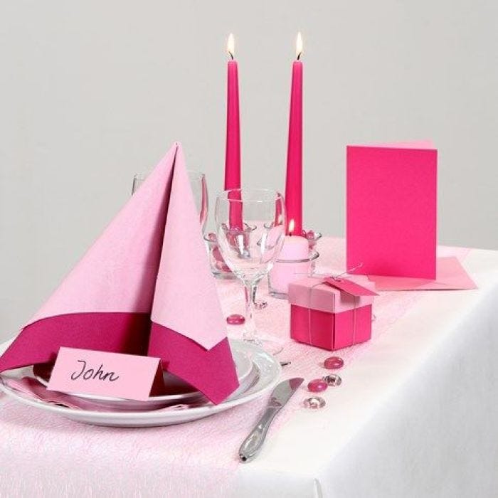 Roze feestaankleding voor uw tafel