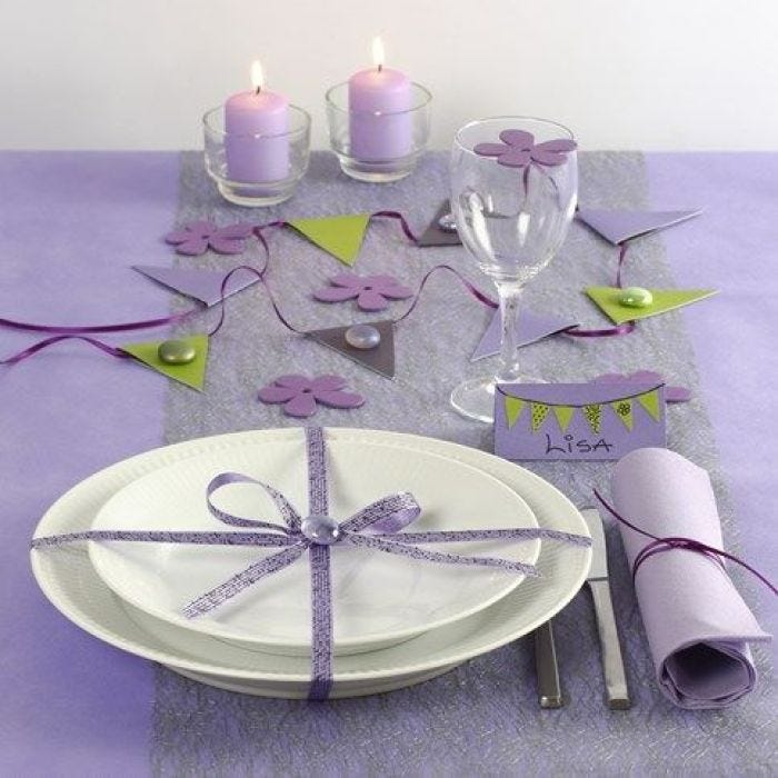 Een paarse tafel
