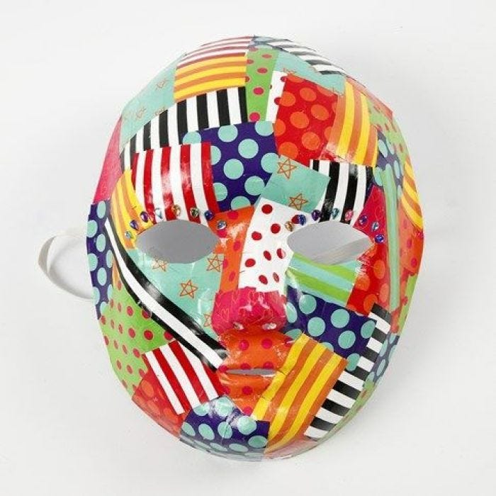 Een masker gedecoreerd met glacé papier