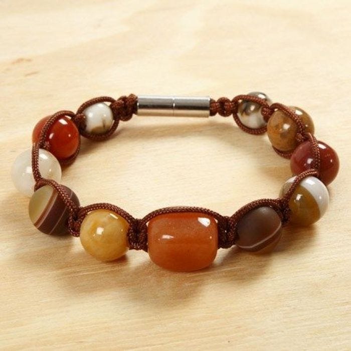 Gevlochten armband met luxe kralen en magnetische sluiting