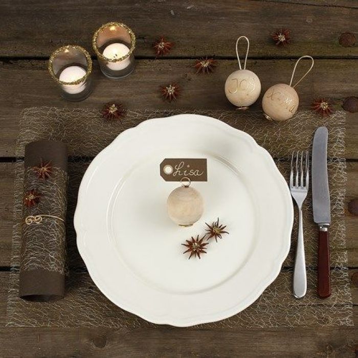 Decoreer de kersttafel met natuurlijke materialen
