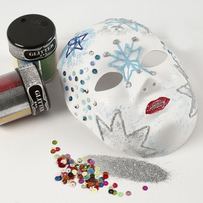 Een masker met glitter ontwerpen gemaakt met transparante lijm