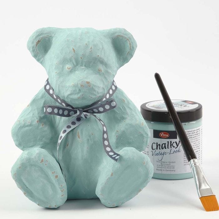 Een teddybeer van papier-maché met Chalky Vintage Look verf