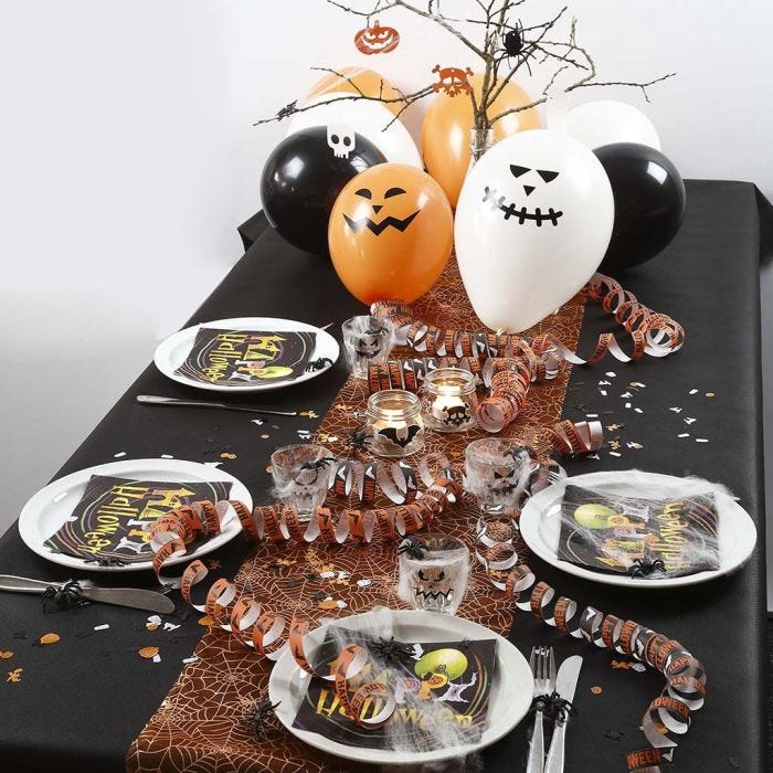 Feestelijk gedekte tafel voor Halloween