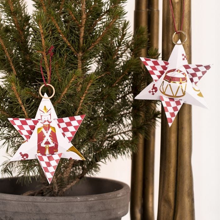 Kerstster van design papier met notenkrakermotief