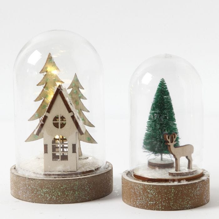 Stolp met gedecoreerde kerstfiguren en veel glitter 