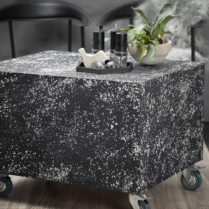 Een palletpodium met een terrazzo look