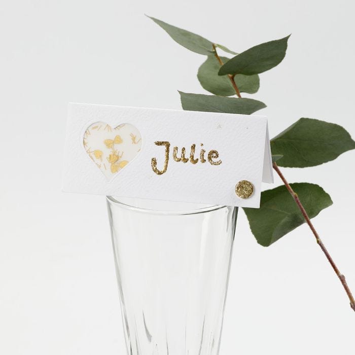 Plaatskaart met vellum hart met glitter, deco-folie en strasstenen