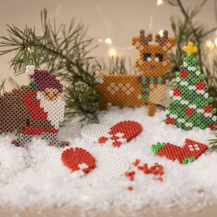 Kerstfiguren gemaakt van BioBeads