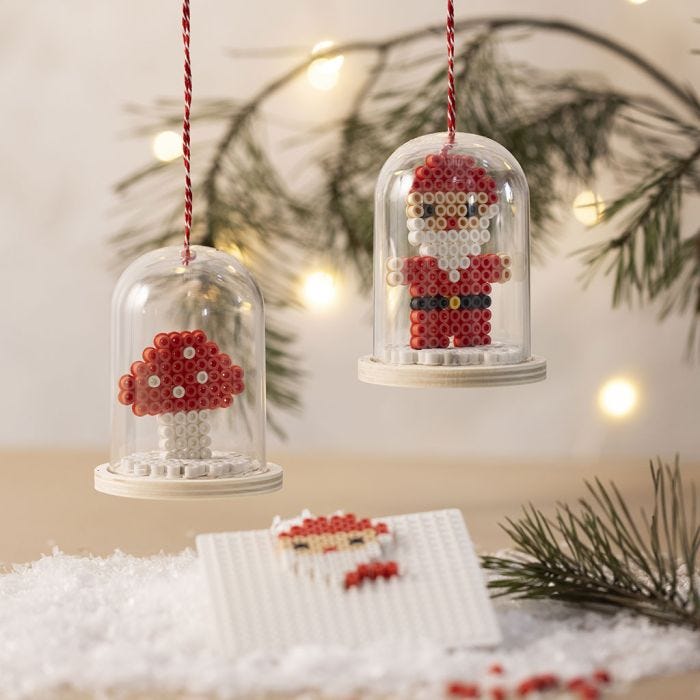 Kerstbel met Kerstman en paddenstoel in BioBeads