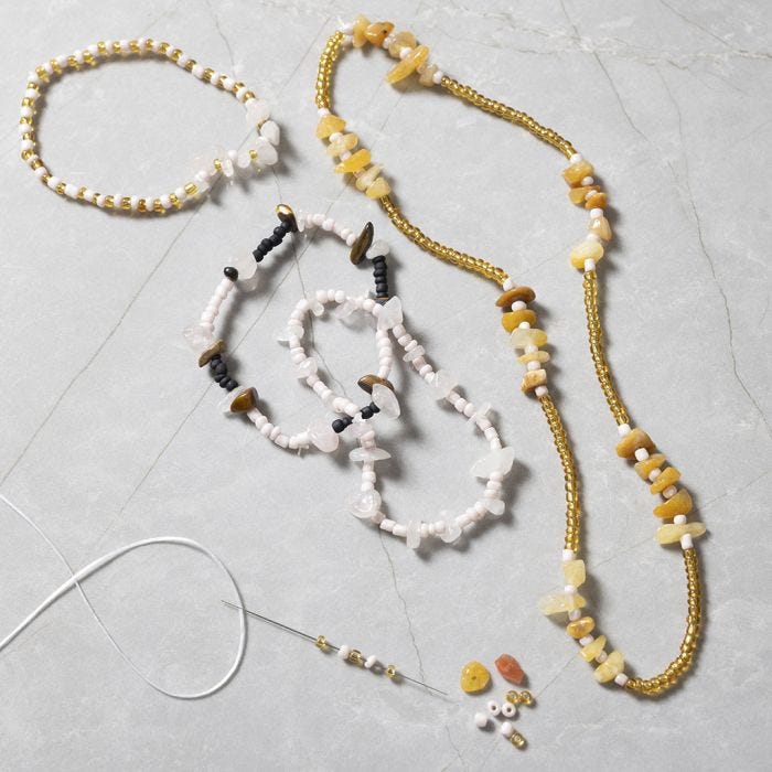 Sieraden met rozenkwarts, tijgeroog en honingcalciet