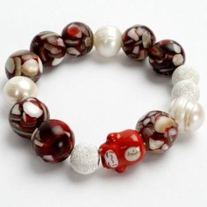 Bracelet with beads of shells