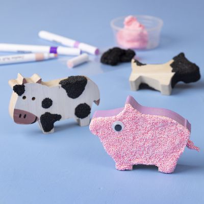 Houten dieren gedecoreerd met Foam Clay® en stiften