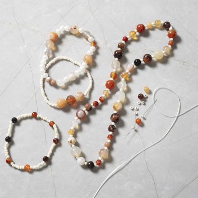 Halsketting en armband met natuurlijke agaten 