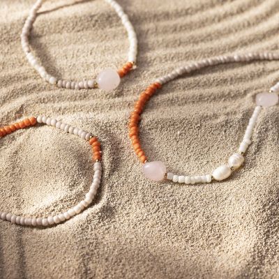 Halsketting en armband met rozenkwarts en zoetwaterparels