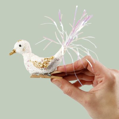 Vogel van Foam Clay op houten wasknijper