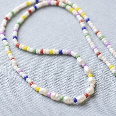 Ketting met rocailles en zoetwaterparels