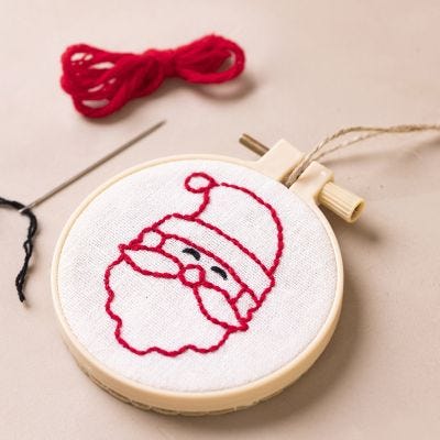 Borduurframe met geborduurde kerstman