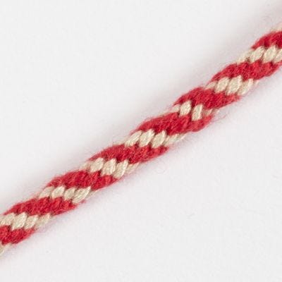 Zo vlecht u snoepstrepenpatroon op een Kumihimo-vlechtschijf